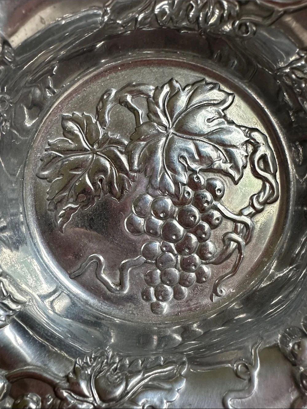 EUC Arthur Court Aluminum Grape Vine Design 6.5